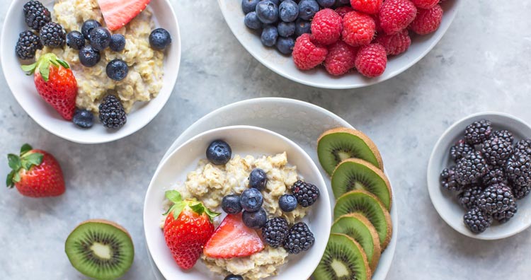 Porridge with fresh fruit