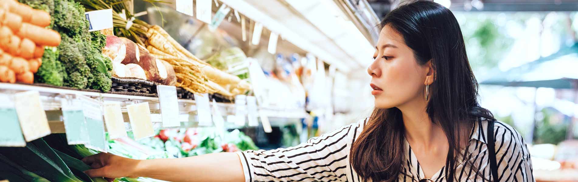 Shopper choosing food