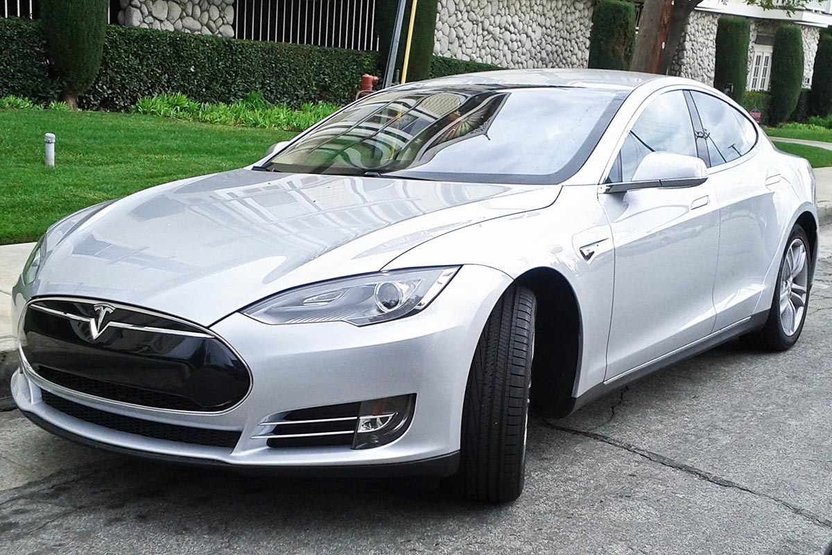 Tesla Swings to Loss in 4Q, Says Model 3 on Target