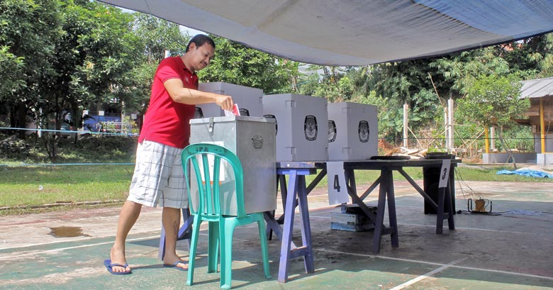 Voting in Indonesia's election